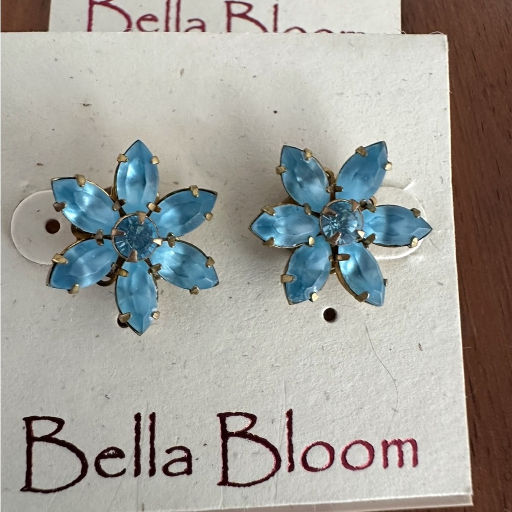 Swarovski Crystal Earrings in Tiffany Blue